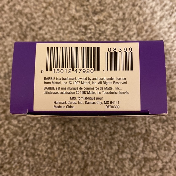 Hallmark Barbie Lunchbox Ornament NWT collectible - Picture 3 of 3